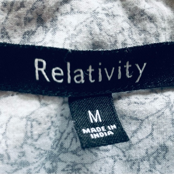 Talbots Shirt Size Medium Pullover Roll Tab Sleeve Floral Pintucks 100% Cotton - Picture 5 of 9